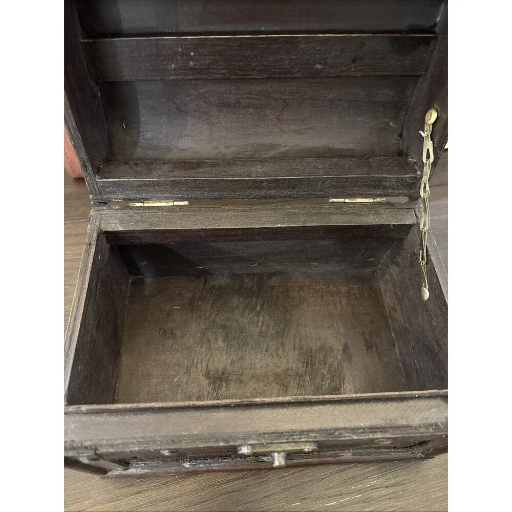 Vintage 6”x6”x9” Wood & Leather(?) Keepsake Box Treasure Checker Latch Handle